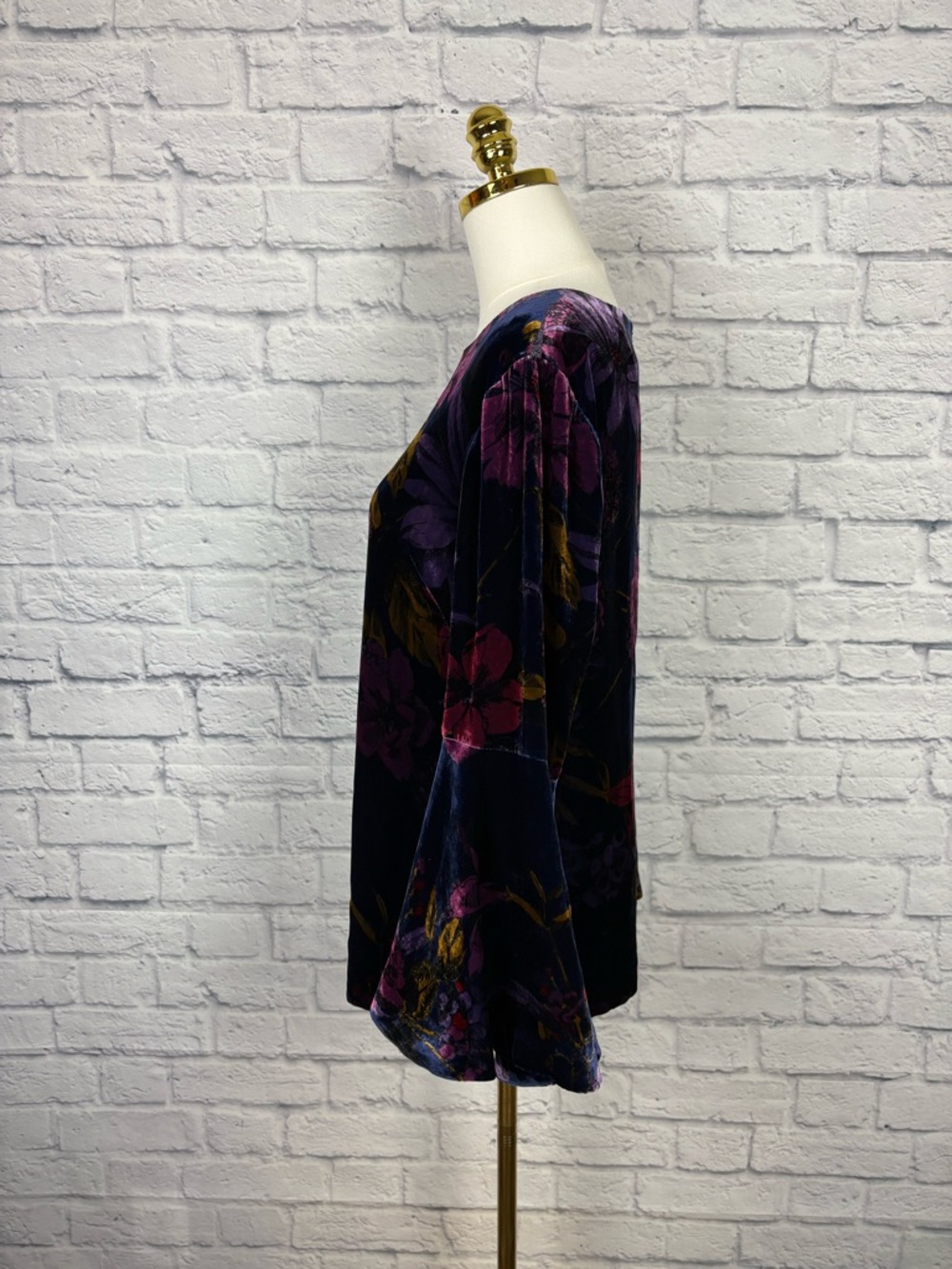Trina Turk Astral Floral Velvet Silk Blend Crewneck Bell Sleeve size Large - Picture 4 of 7